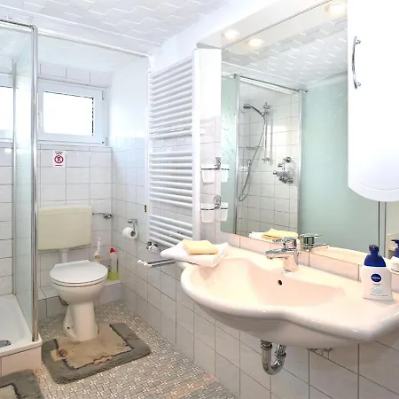 Daire Flat In Bellenberg With Sunbathing Lawn *